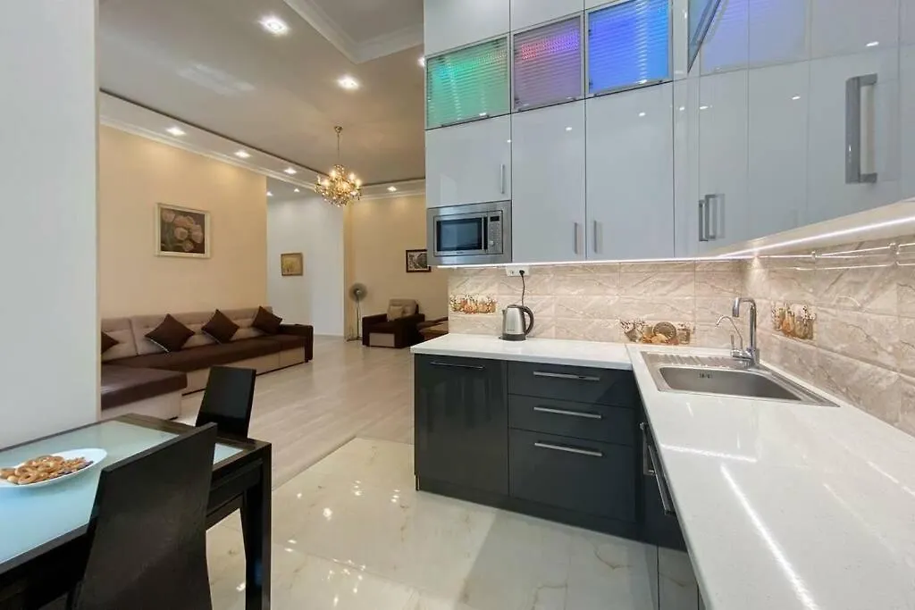 Comfortable Luxury Apartment With 3 Rooms. Center Heart Of Kiev Ukraine