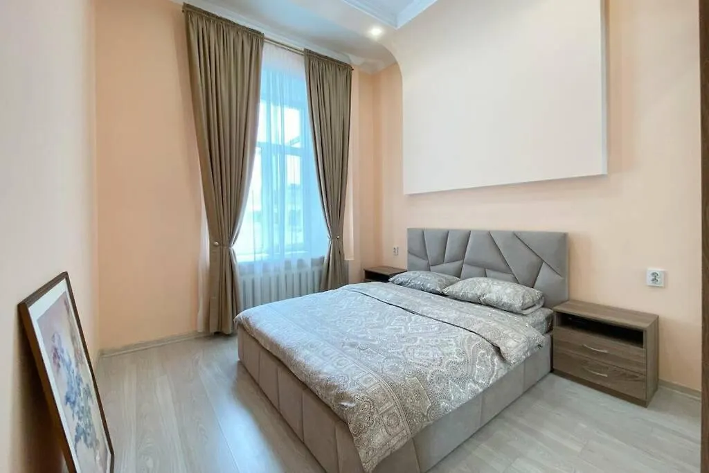 Comfortable Luxury Apartment With 3 Rooms. Center Heart Of Kiev  Kiew